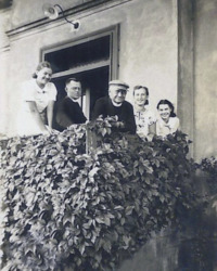 Sężyca, sierpień 1939 r. - z Kaja Ostrowska, ks. Aleksy Gburek, ks. Franciszek Kalisz i Irena Ostrowska